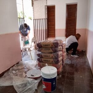 Trabajos de pintura y renovaciones en la Escuela Nina Álvarez de Arenales de Diamante